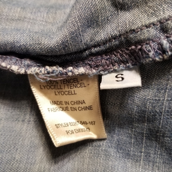 Cloth and Stone Back Buttons Chambray Top Sz Small Women's - Picture 7 of 7